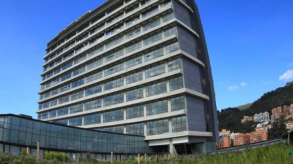 Los Cobos Medical Center